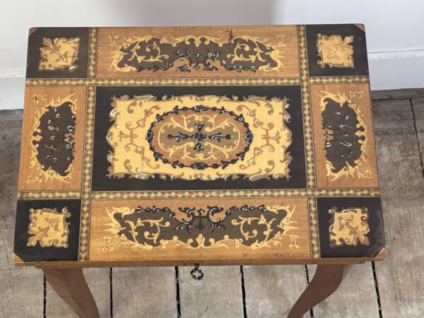 Table à rangement à musique en marqueterie – Image 2