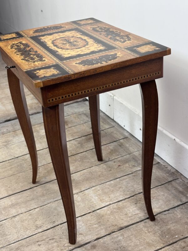 Table à rangement à musique en marqueterie – Image 7