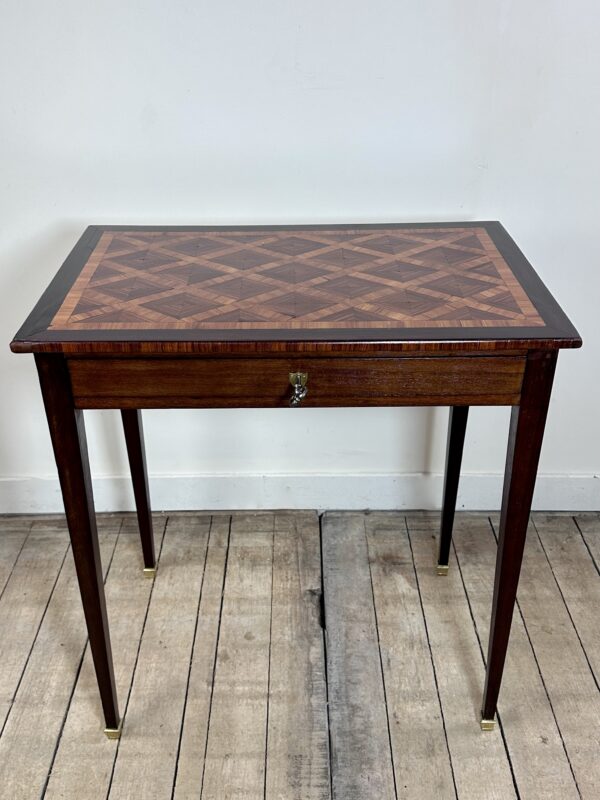 Table écritoire en marqueterie de cubes années 1900