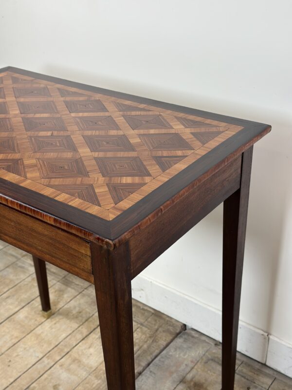 Table écritoire en marqueterie de cubes années 1900 – Image 2