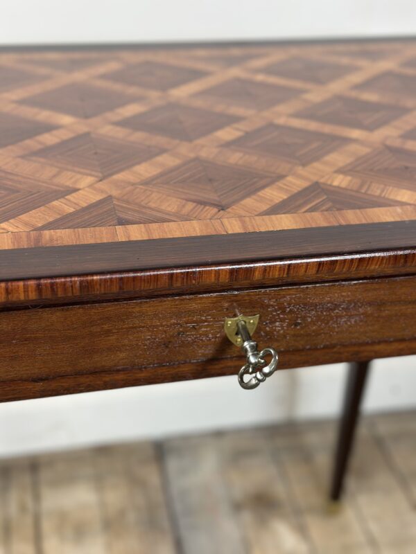 Table écritoire en marqueterie de cubes années 1900 – Image 3