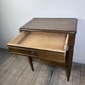 Alternative view of Table d'appoint en chêne 1940'S