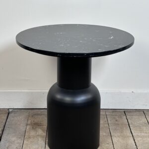 Table ronde d'appoint / bout de canapé en fer et marbre années 2000