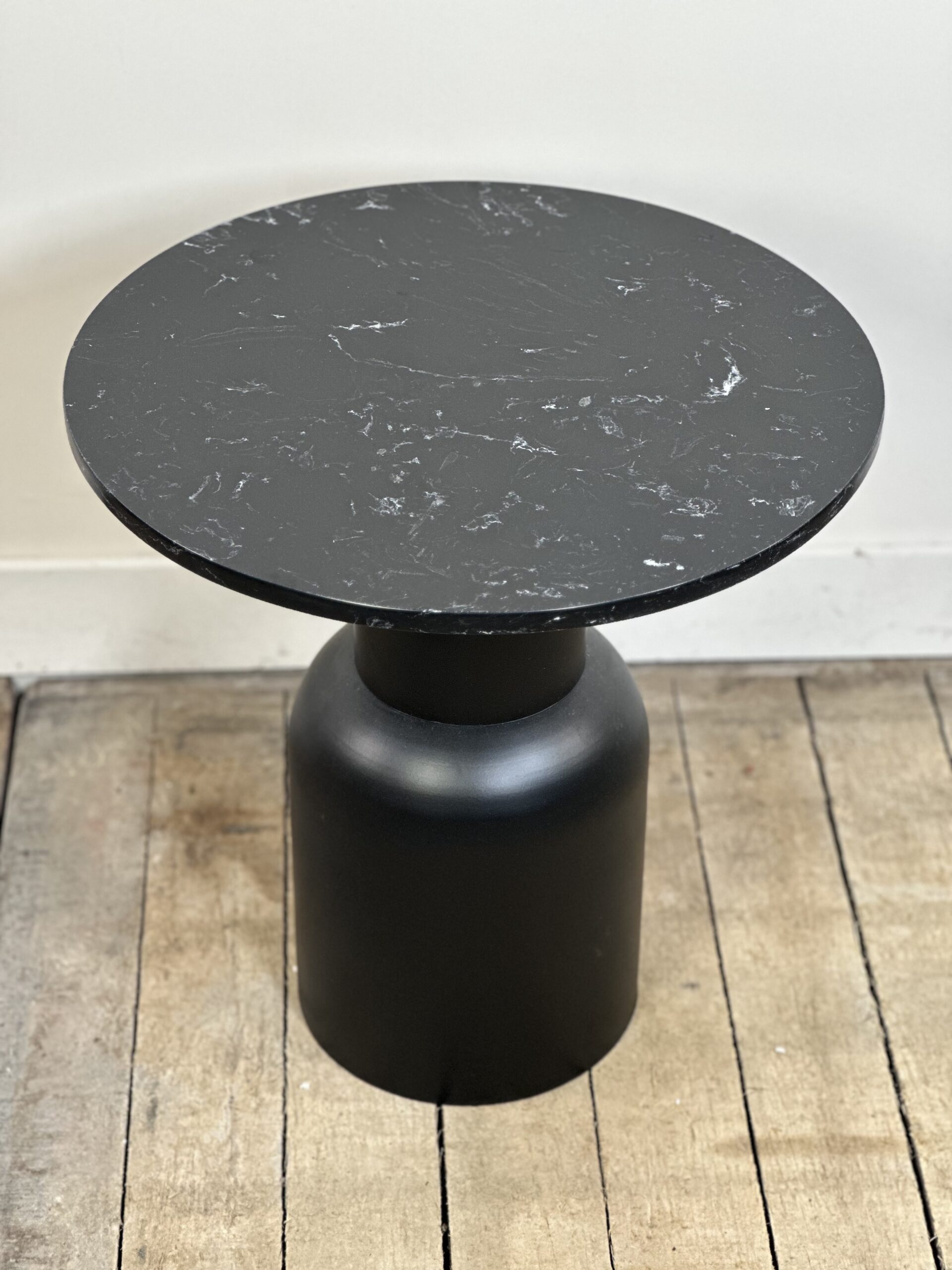 Table ronde d'appoint / bout de canapé en fer et marbre années 2000 – Image 6