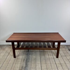 VENDUE.   Table basse en teck anglaise Myer 1960