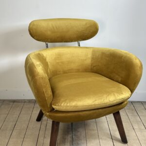 Fauteuil en velours jaune moutarde années 2010
