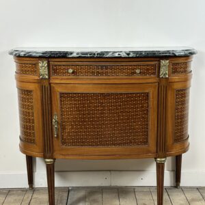 Commode demi lune de style Louis XVI