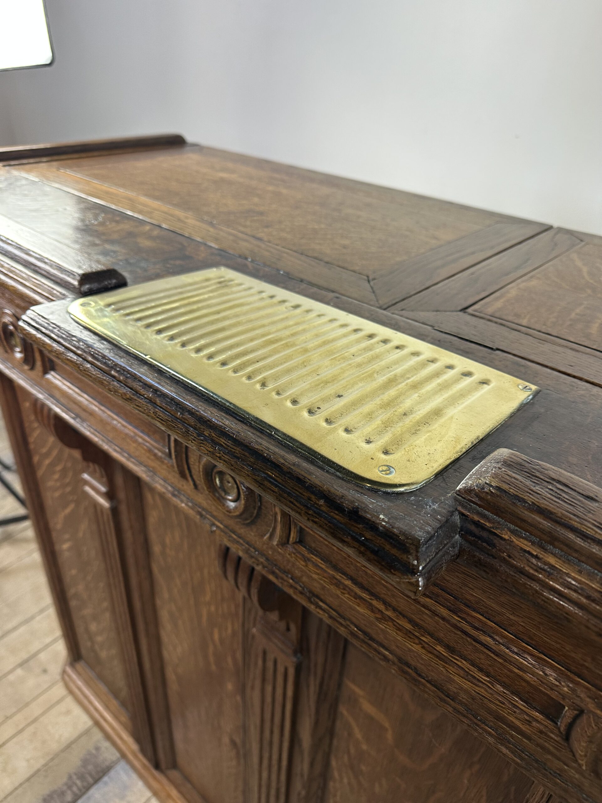 Bar comptoir d'acceuil en chêne massif fin XIXeme – Image 12