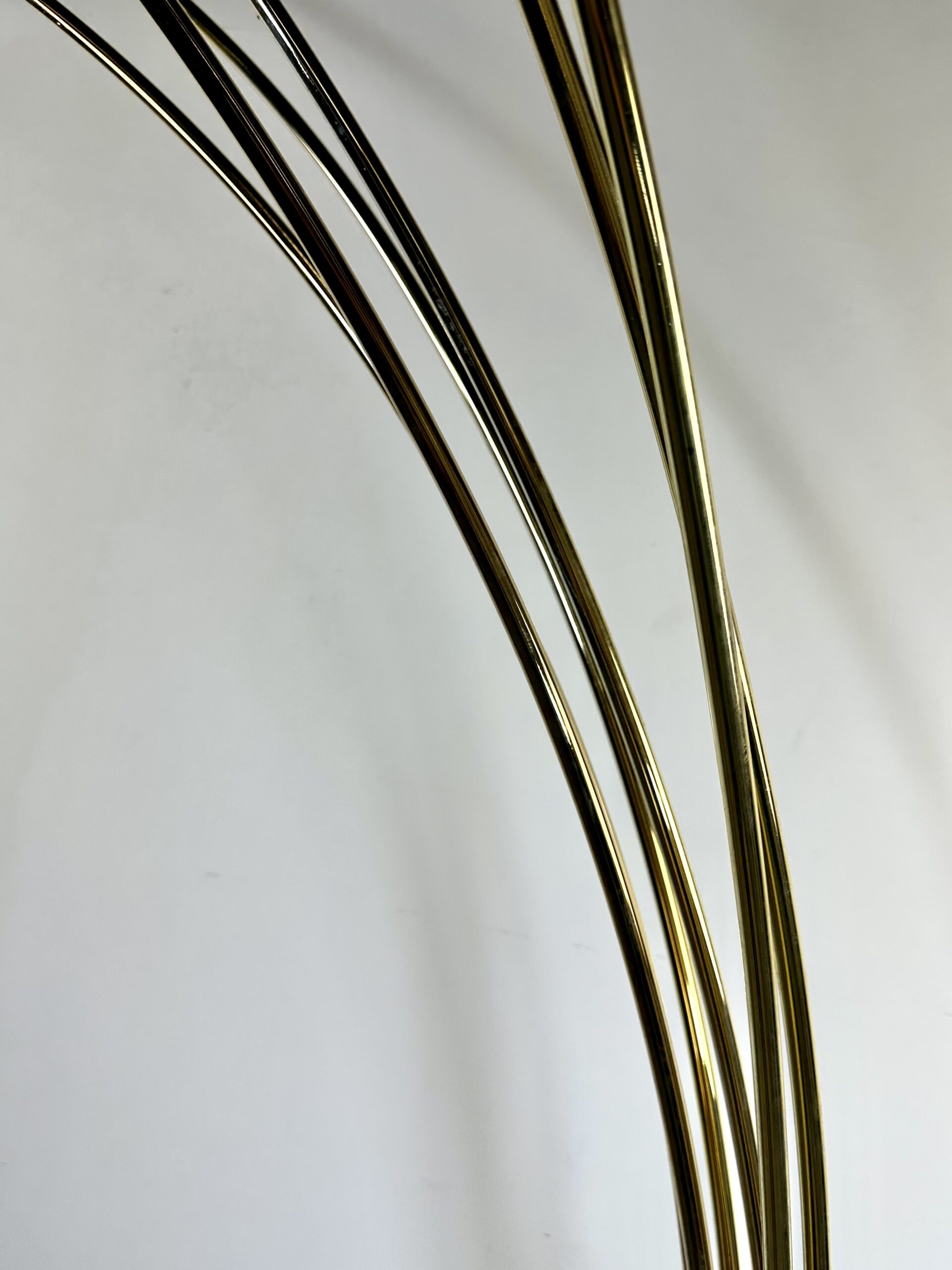 Lampadaire Arc italien 6 lumières en laiton doré 1970'S – Image 8