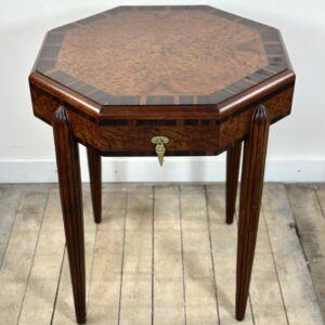 Guéridon époque Art Déco en marqueterie de ronce de noyer 1930