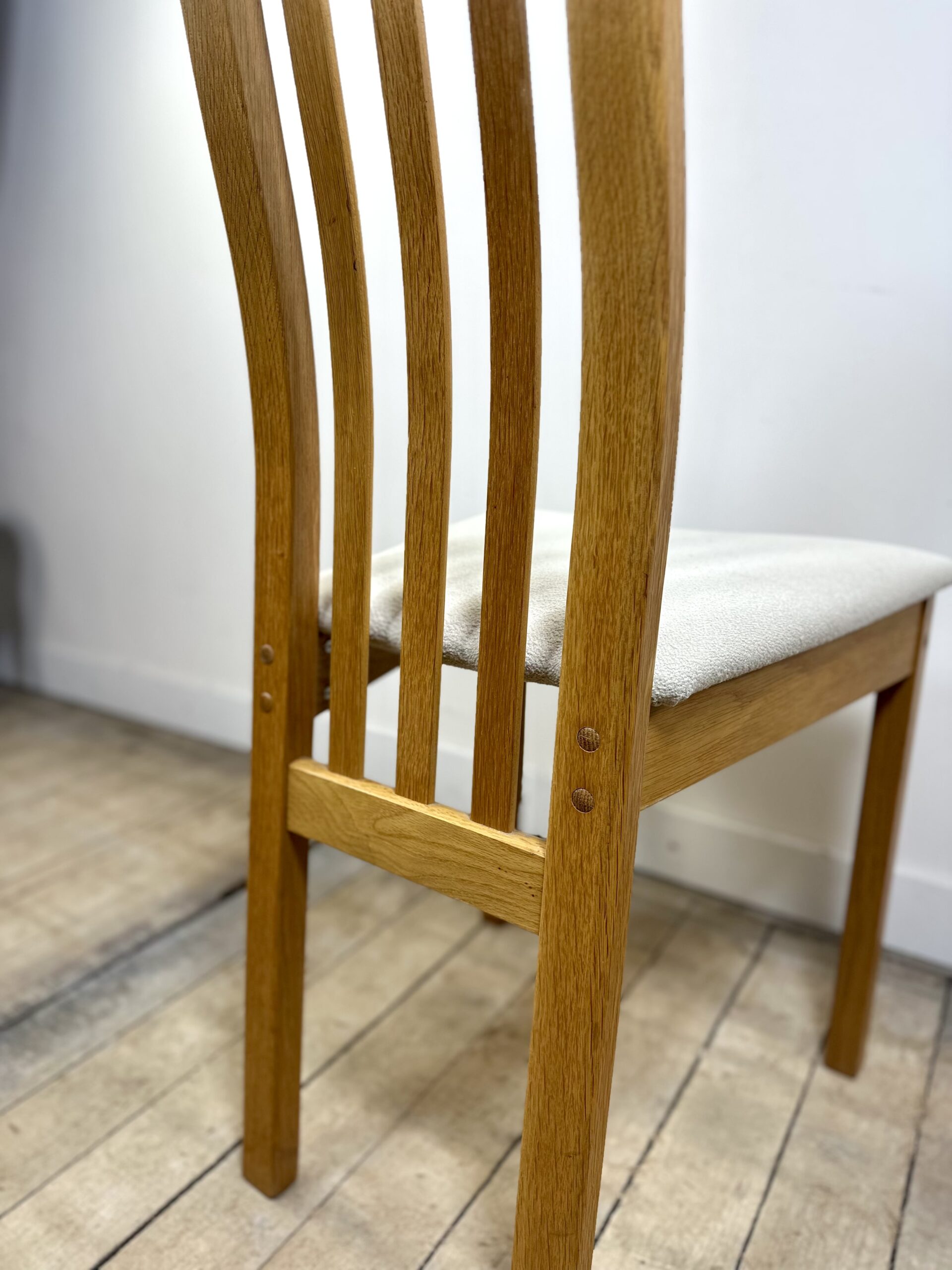 Chaises (lot de 4) en orme massif et tissu vintage 1980 – Image 9