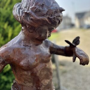 Alternative view of Statue en fonte "la fillette au papillon" années 1980