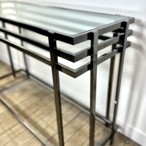 Alternative view of Console en métal argenté fumé années 2000