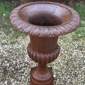 Alternative view of Vasques (la paire) Médicis en fonte Ht 74 cm