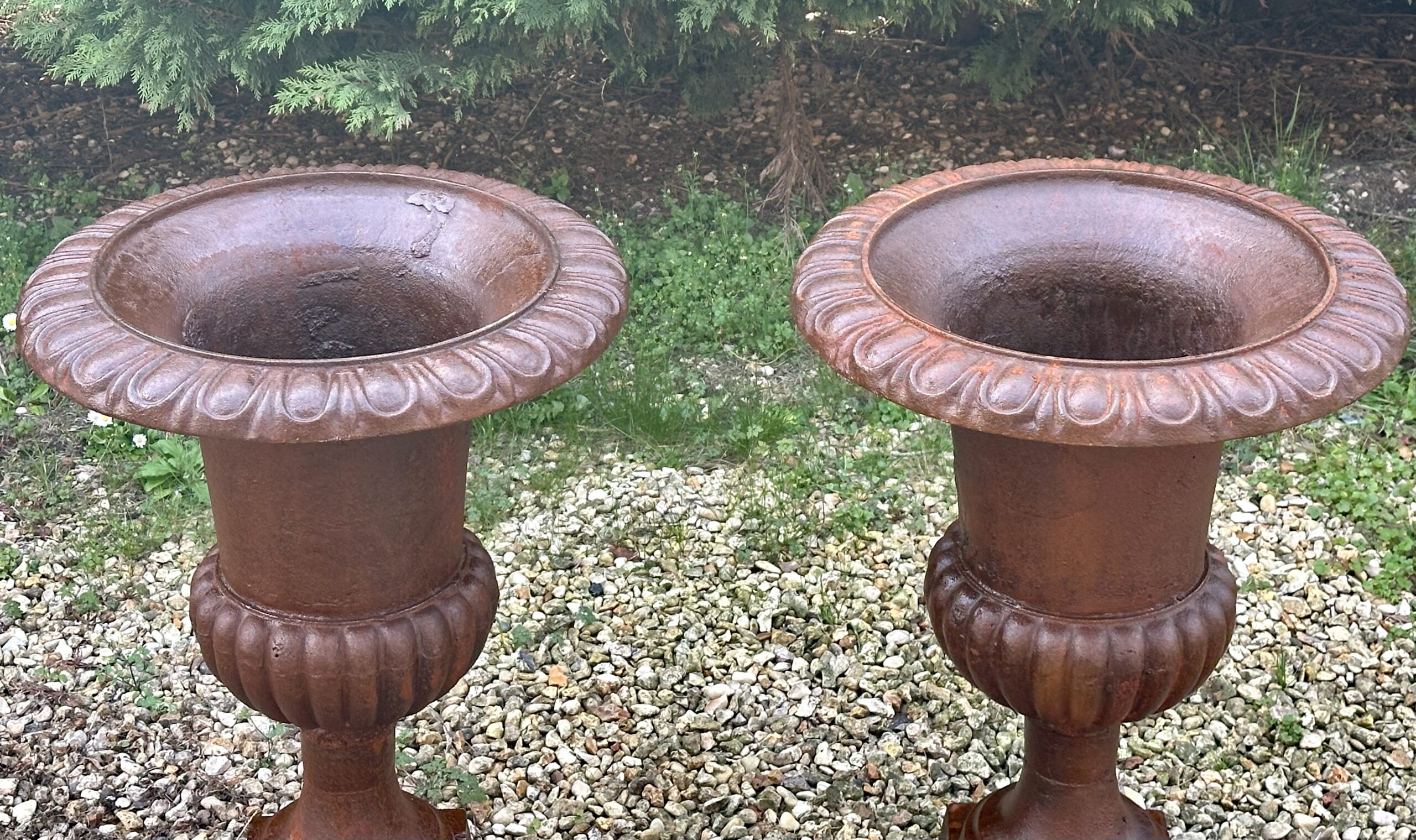 Vasques (la paire) Médicis en fonte Ht 74 cm – Image 3