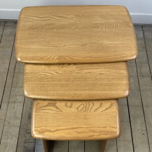 Alternative view of Tables gigogne vintage Ercol en orme massif 1980