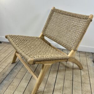Fauteuil lounge en teck massif et jonc de mer tressé