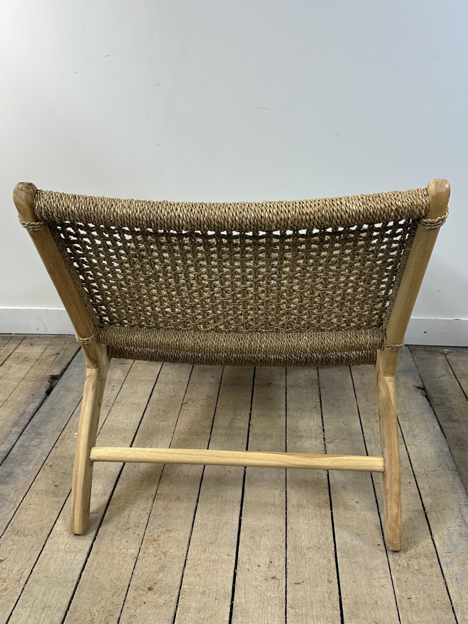 Fauteuil lounge en teck massif et jonc de mer tressé – Image 7