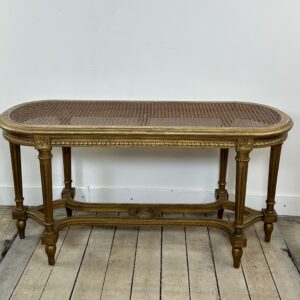 Banquette cannée dorée de style Louis XV
