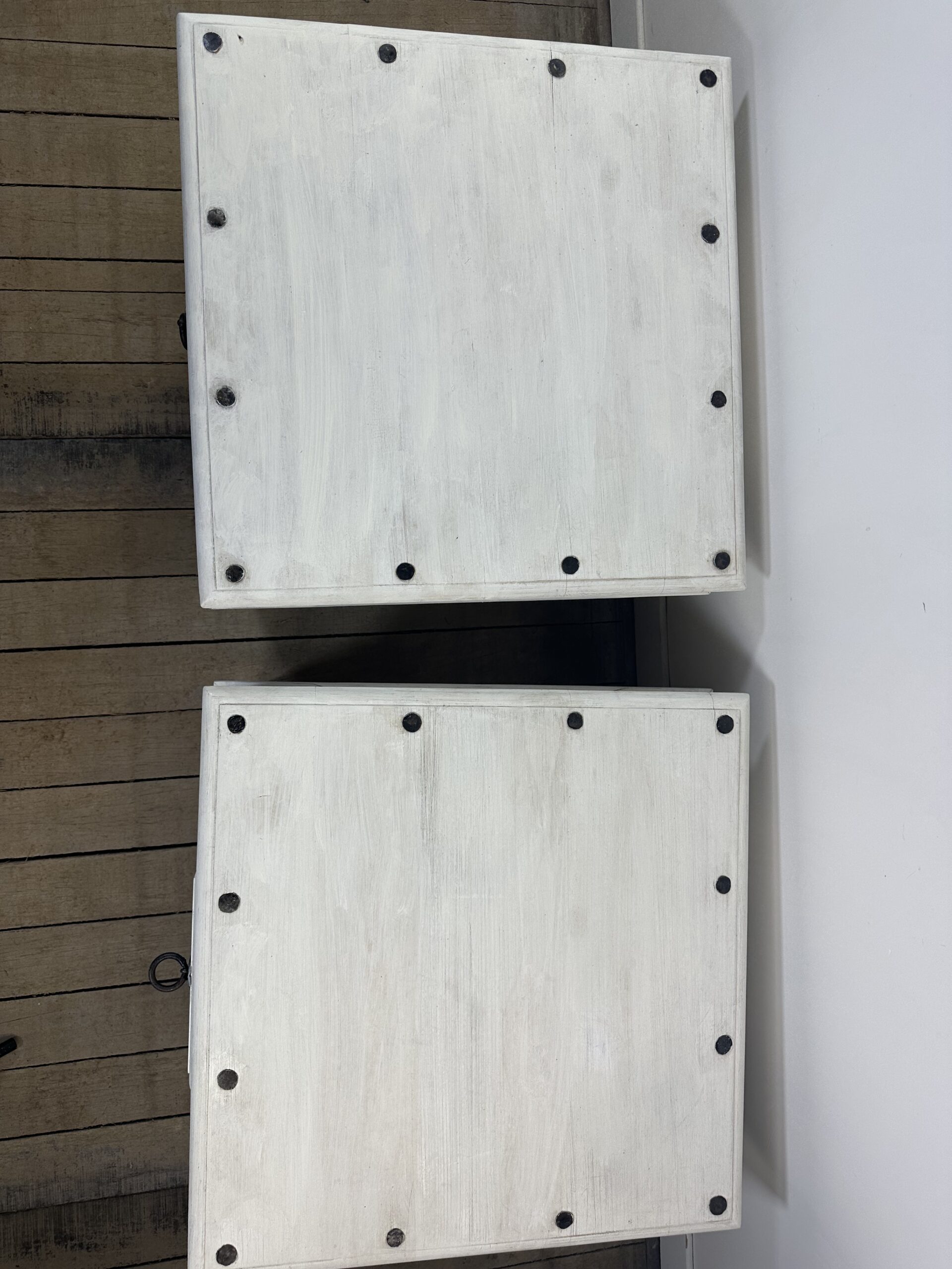 Tables basses (la paire) en bois patinée blanc et fer forgé noir 1990'S – Image 10