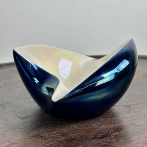 Vide-poche ou cendrier en céramique émaillée irisée, vintage 1950