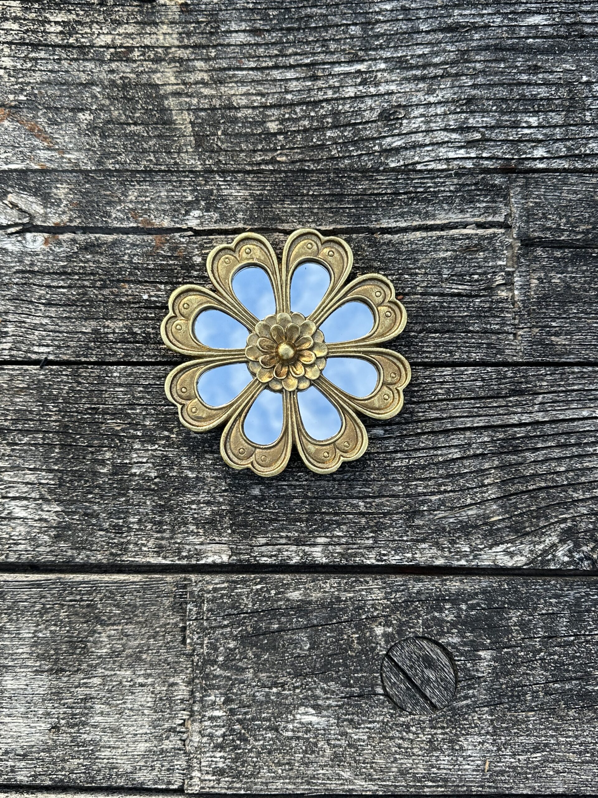 Fleur miroir 8 facettes murale en résine dorée diamètre 12 cm – Image 8