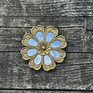 Fleur miroir 8 facettes murale en résine dorée diamètre 12 cm