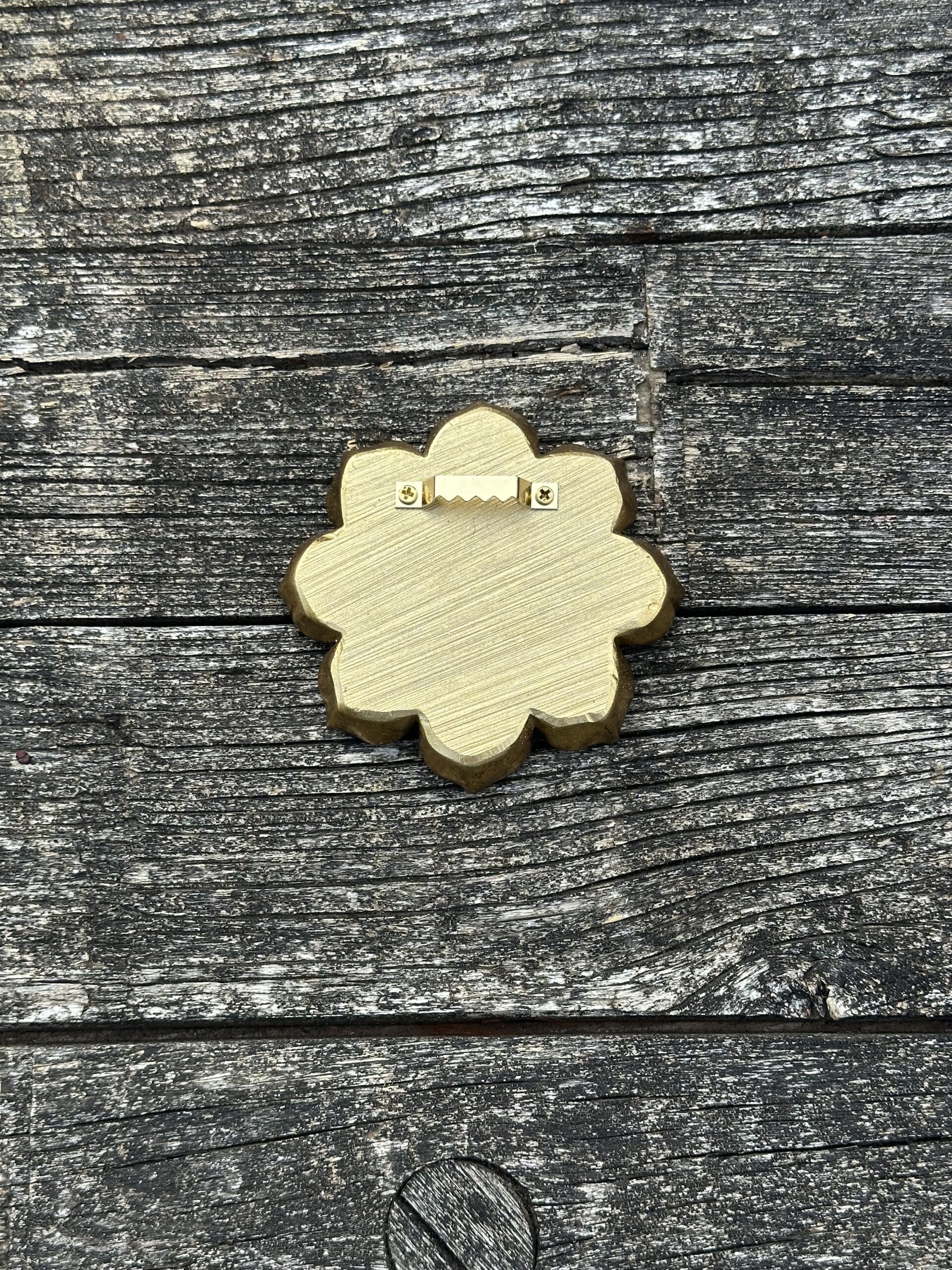 Fleur murale Anémone en résine dorée diamètre 10 cm – Image 8