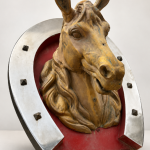 Enseigne chevaline en zinc Tête de cheval dans fer a cheval Début XX eme