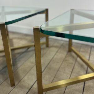 Paire de bouts de canapé italien en laiton et verre années 70 – Image 8